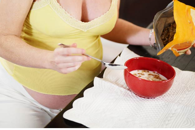 Беременные женщины должны есть за двоих